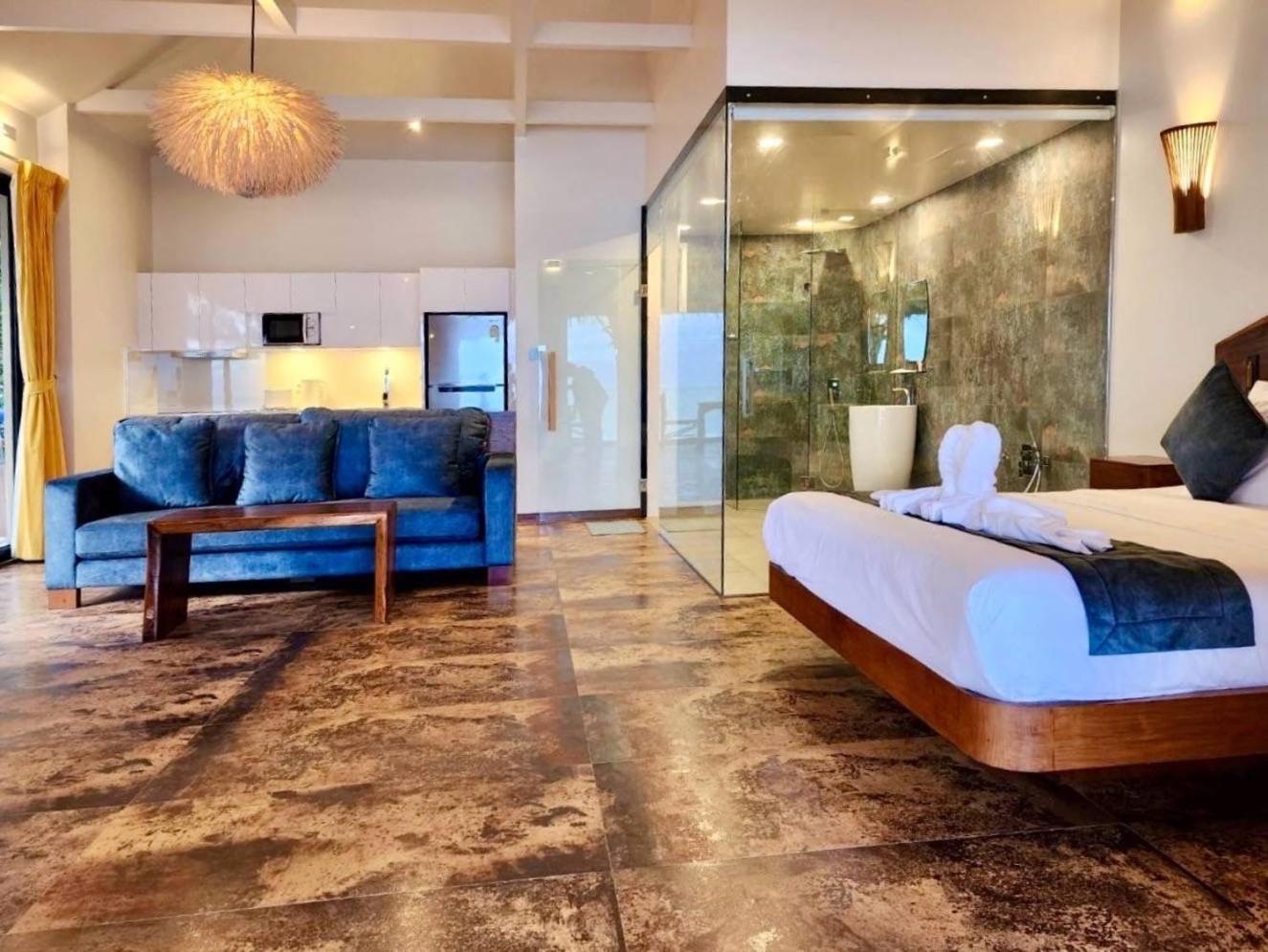 Resort Absolute Beachfront Baan Tai